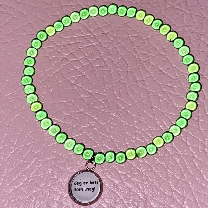 4 mm perler armbånd m/anheng_grønt