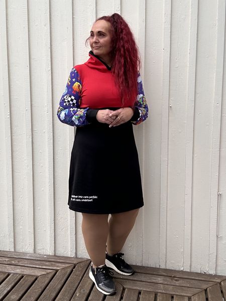 Underbart❤️ jerseykjole_sort/rød/fargerik